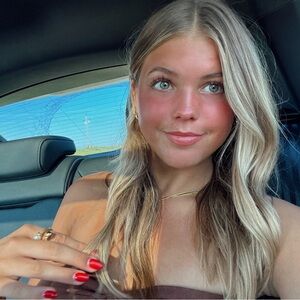 Meet your Posher, Olivia